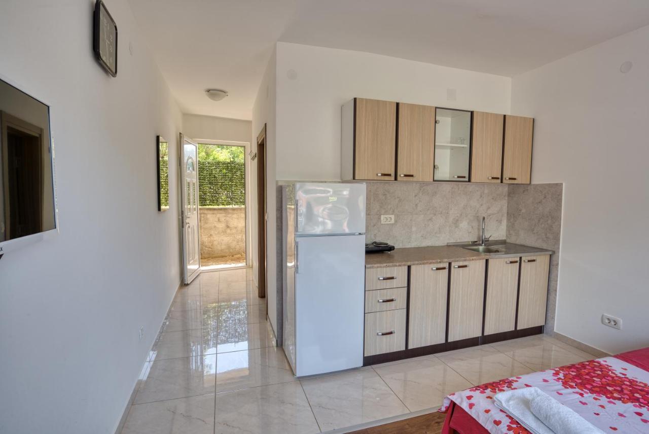 Apartmani Cukic Rafailovici Budva Bagian luar foto